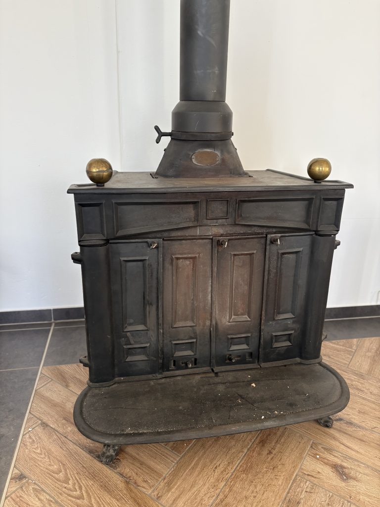 Alter Kamin in der Lounge des  alten Kulturhauses Dambeck