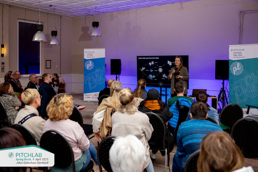 PitchLab im Alten Kulturhaus Dambeck mit Anke Parson zum Thema nachhaltiges Bauen.
