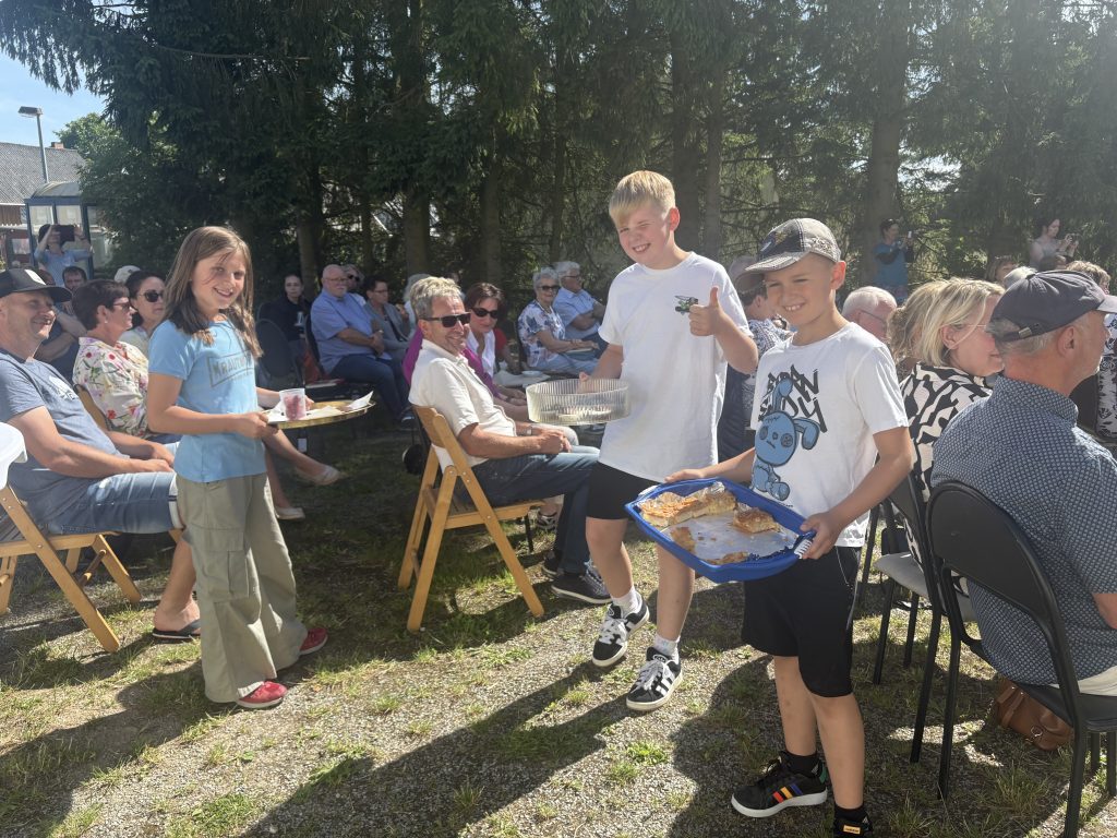 Dorfplatzständchen mit Kaffee und Kuchen