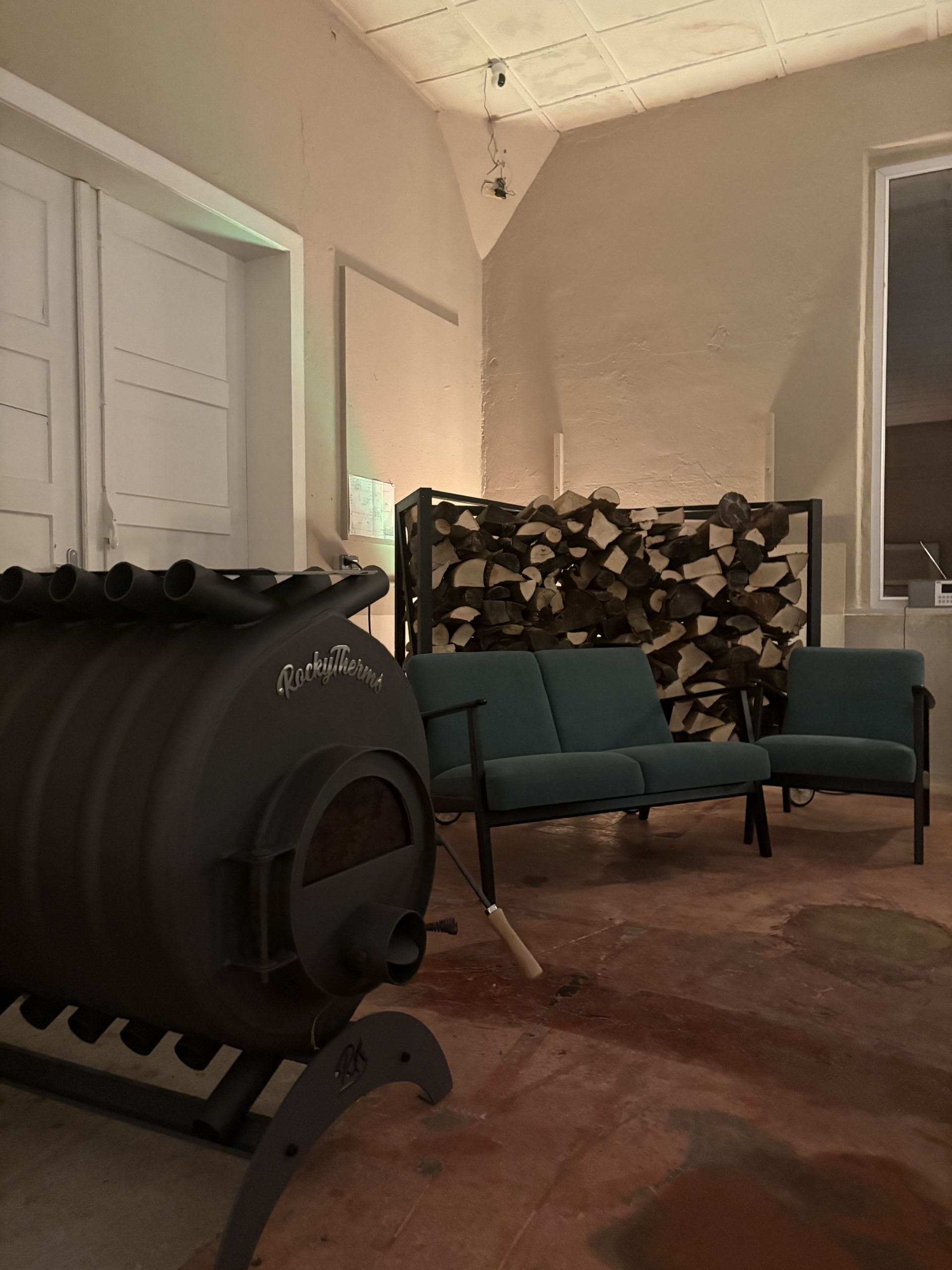 gemütlicher Ofen im Alten Kulturhaus